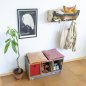 Preview: Stabile Holzbank in grau mit Deko