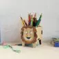 Preview: Vierbeiner Stiftebox Löwe auf dem Schreibtisch