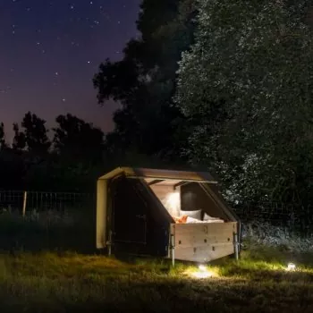 Outdoor-Bett unterm Sternenhimmel