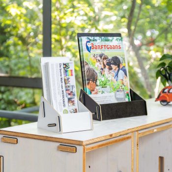 Preview: Prospektständer Din lang und daneben Display A4