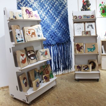 Preview: Display für Waren zum Rollen