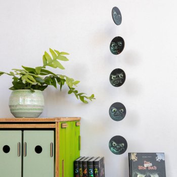 Das kleine Böse Buch als Girlande