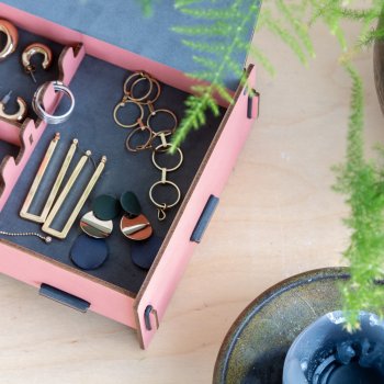 Schmuckkasten mit Steckleiste für Ohrringe