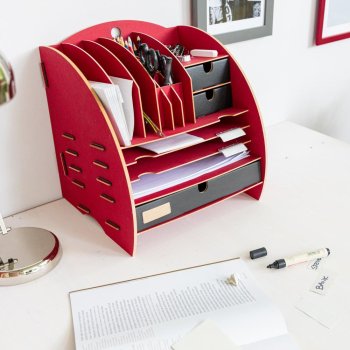 Roter Leo Organizer mit Fächer, Stiftebox und Schubladen