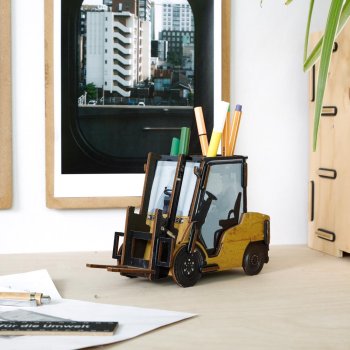 Gabelstapler als Stiftehalter