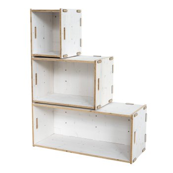 Treppenregal aus weißen Werkboxen