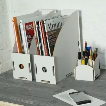 Beispiel: Stehsammler auf einem Schreibtisch in weiß | WERKHAUS