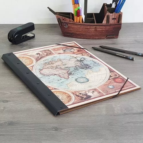 Klemmmappe Alte Weltkarte auf Tisch
