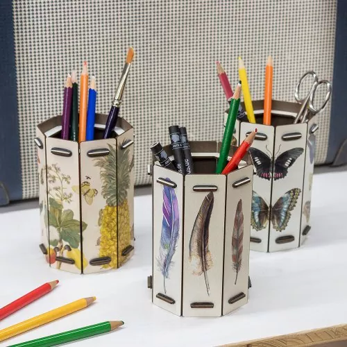 Achteck Stifteboxen auf einem Tisch