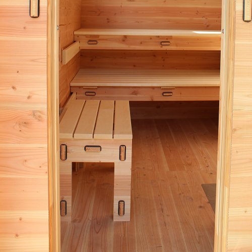 Saunahocker in der Sauna Saunahocker in der Sauna