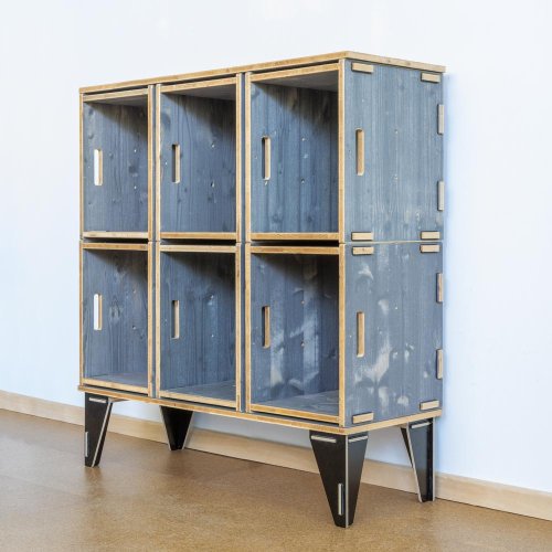 Sideboard aus grauen Fichtenkisten