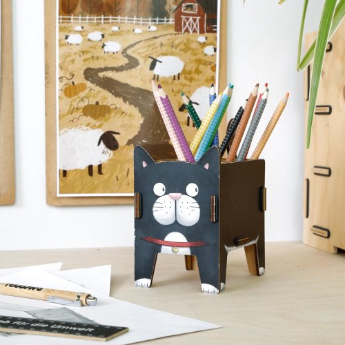 Katze als Stiftehalter