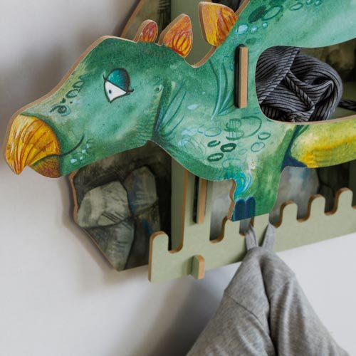 Detailreich illustrierte Dino-Garderobe