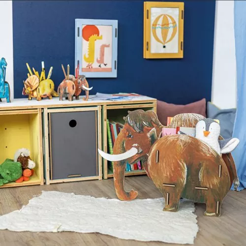 Spielzeugkiste im Kinderzimmer