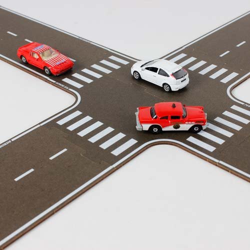 Flache Spielstraße für Spielzeugautos | WERKHAUS Flache Spielstraße für Spielzeugautos | WERKHAUS