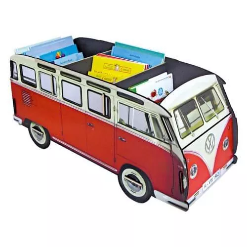 Das Bücherregal aus Holz als VW Bus in rot | WERKHAUS