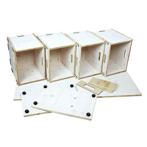 weißer Schreibtisch aus Holzkisten mit WERKHAUS Stecksystem von WERKHAUS weißer Schreibtisch aus Holzkisten mit WERKHAUS Stecksystem von WERKHAUS