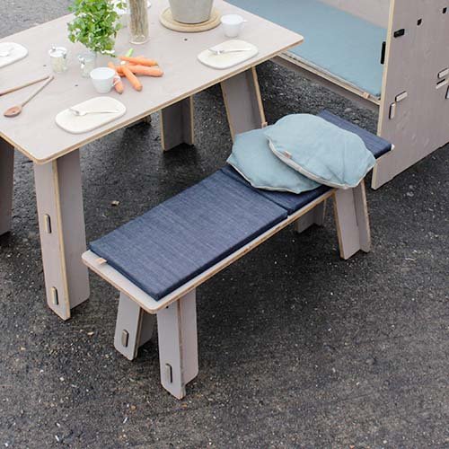 Sitzbank ohne Lehne für die Sitzgruppe auf der Terrasse Sitzbank ohne Lehne für die Sitzgruppe auf der Terrasse