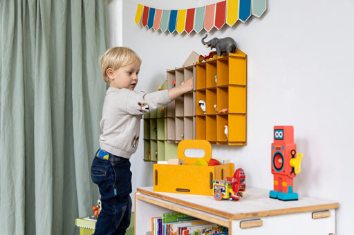 Sammelregal mit Dach f&uuml;r Tonies und anderes Spielzeug.